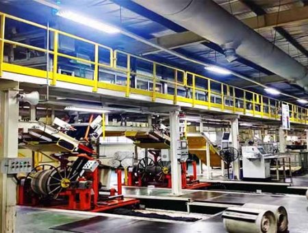 Tire sidewall extruding intelligent linkage production line