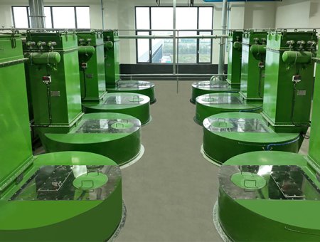 Intelligent powder conveying and dosing system